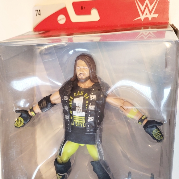 WWE ElitecCollection Styles Wrestler - Picture 2 of 3